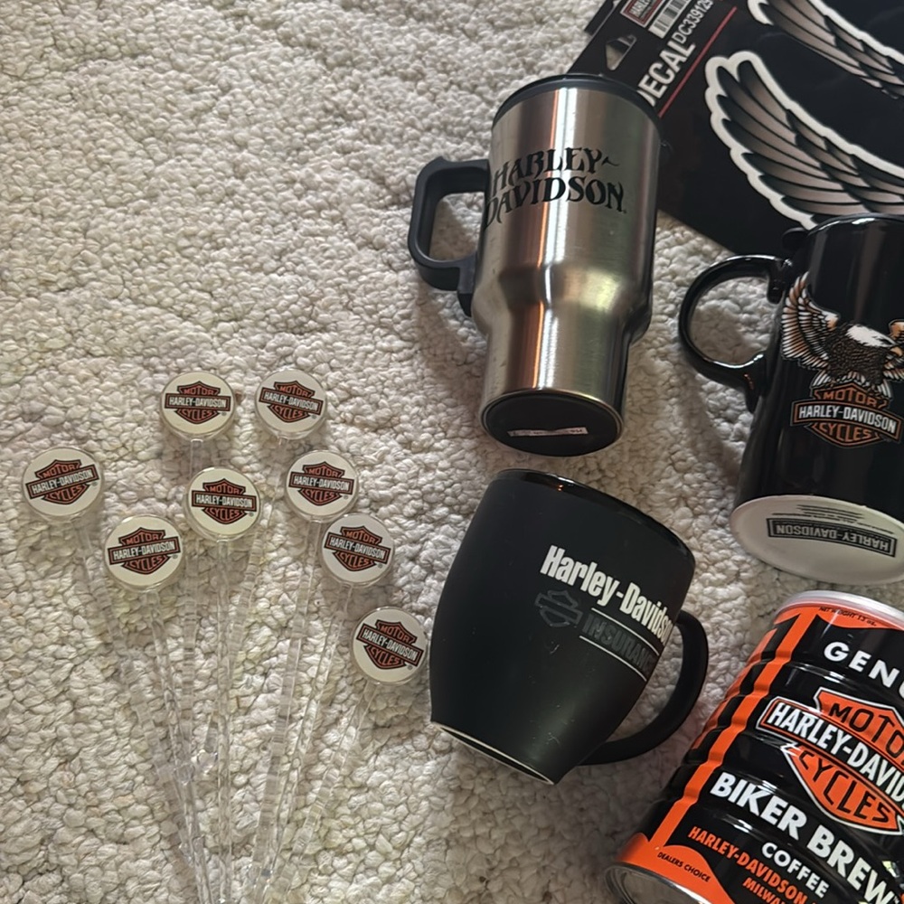 Harley-Davidson Black and Silver Party Set - Picture 2 of 7
